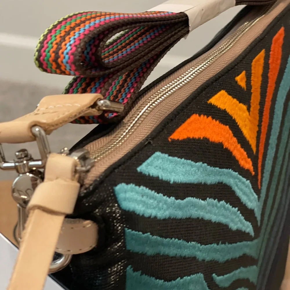 Consuela Downtown Noah Crossbody - Picture 10 of 12